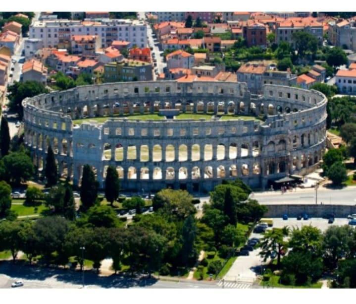 Be Free-central-free Parking-garden-bbq Pula